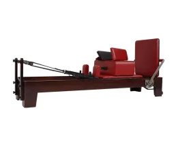 Kereskedelmi di&oacute; t&ouml;lgy fa Pilates reformer