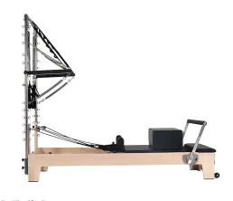 Studio Pilates Maple Reformer f&eacute;ltrap&eacute;zzel